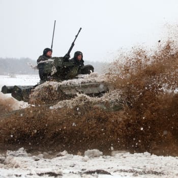 Ukrajinští tankisté na cvičení v Charkově