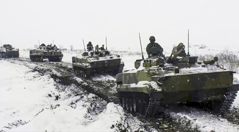 Ruská bojová vozidla na vojenském cvičení u Rostova, zhruba dvě hodiny jízdy od hranic s Ukrajinou, koncem ledna