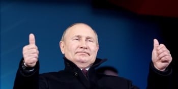Putin se poprvé od vstupu svých vojsk na Ukrajinu ukázal na veřejnosti. Mluvil s dělníky