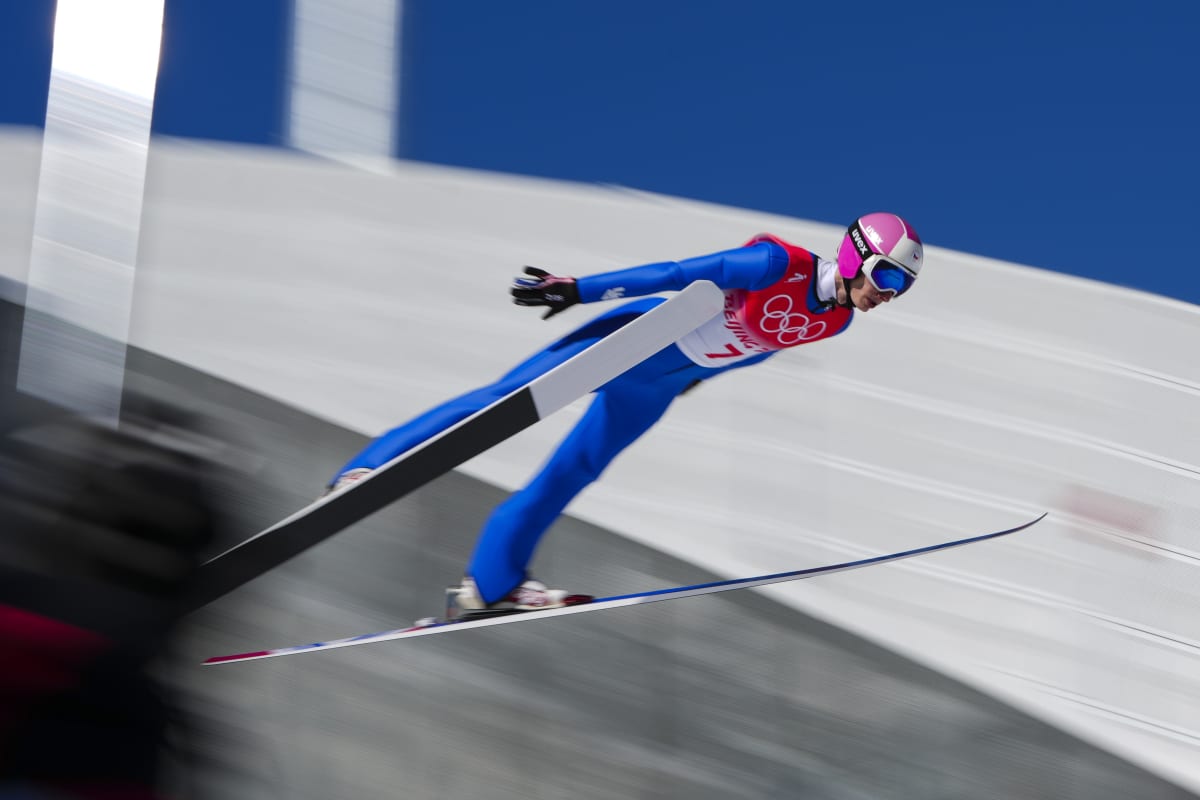 Čestmír Kožíšek během zkušebního kola individuálních skoků na lyžích mužů na normálním můstku.
