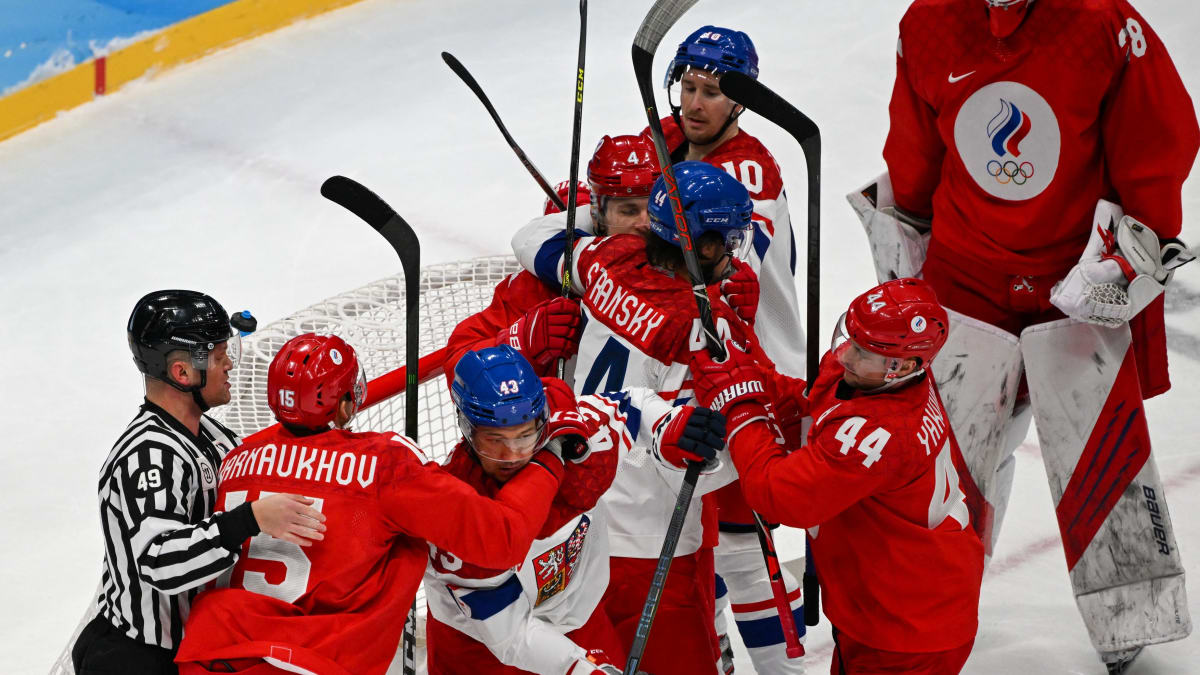 Potyčka v olympijském zápase mezi českými a ruskými hokejisty