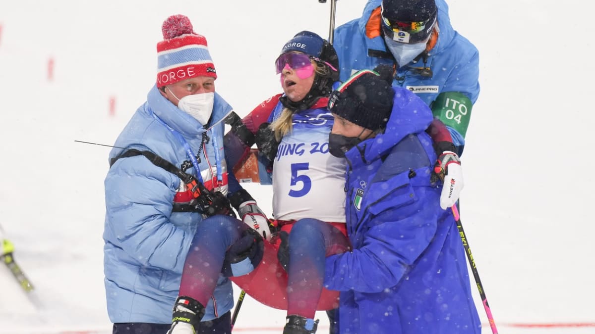 Norská biatlonistka Ingrid Landmark Tandrevoldová zkolabovala v cíli stíhacího závodu na ZOH 2022 v Pekingu.
