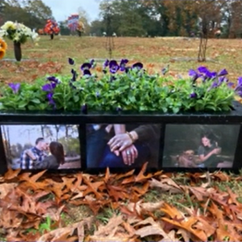 Květináč na hrobě snoubenky, kvůli kterému byl Winchester Hagans zatčen