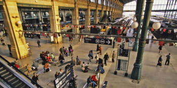 Policisté na nádraží v Paříži zastřelili útočníka. Ohrožoval je nožem s nápisem ACAB