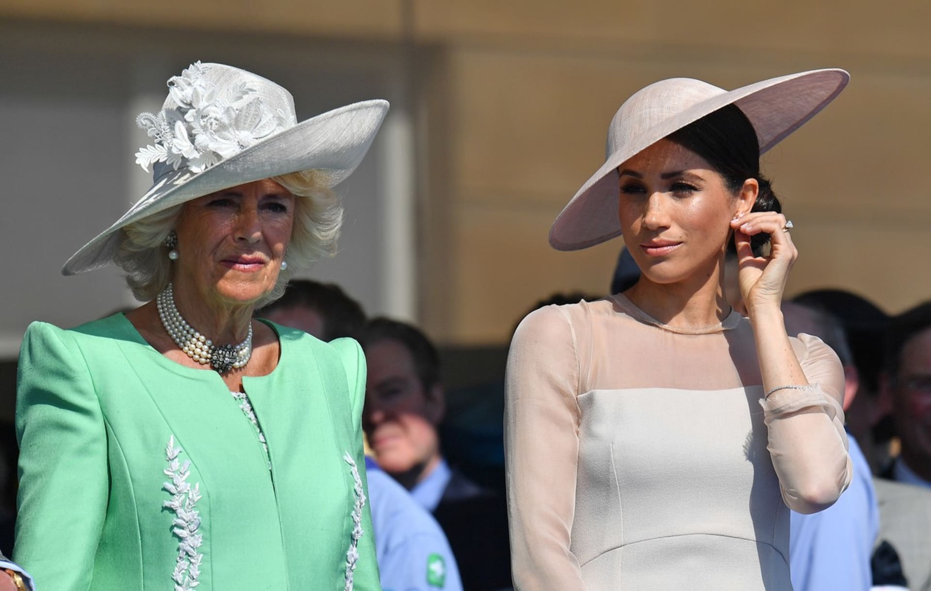 Vévodkyně Camilla s manželkou prince Harryho Meghan Markleovou.