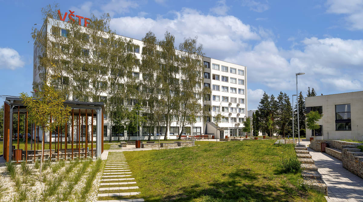 Hlavní budova Vysoké školy technické a ekonomické v Českých Budějovicích. 