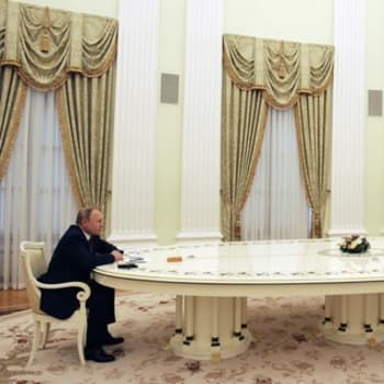 Ruský prezident Vladimir Putin a německý kancléř Olaf Scholz na jednání v Moskvě. 