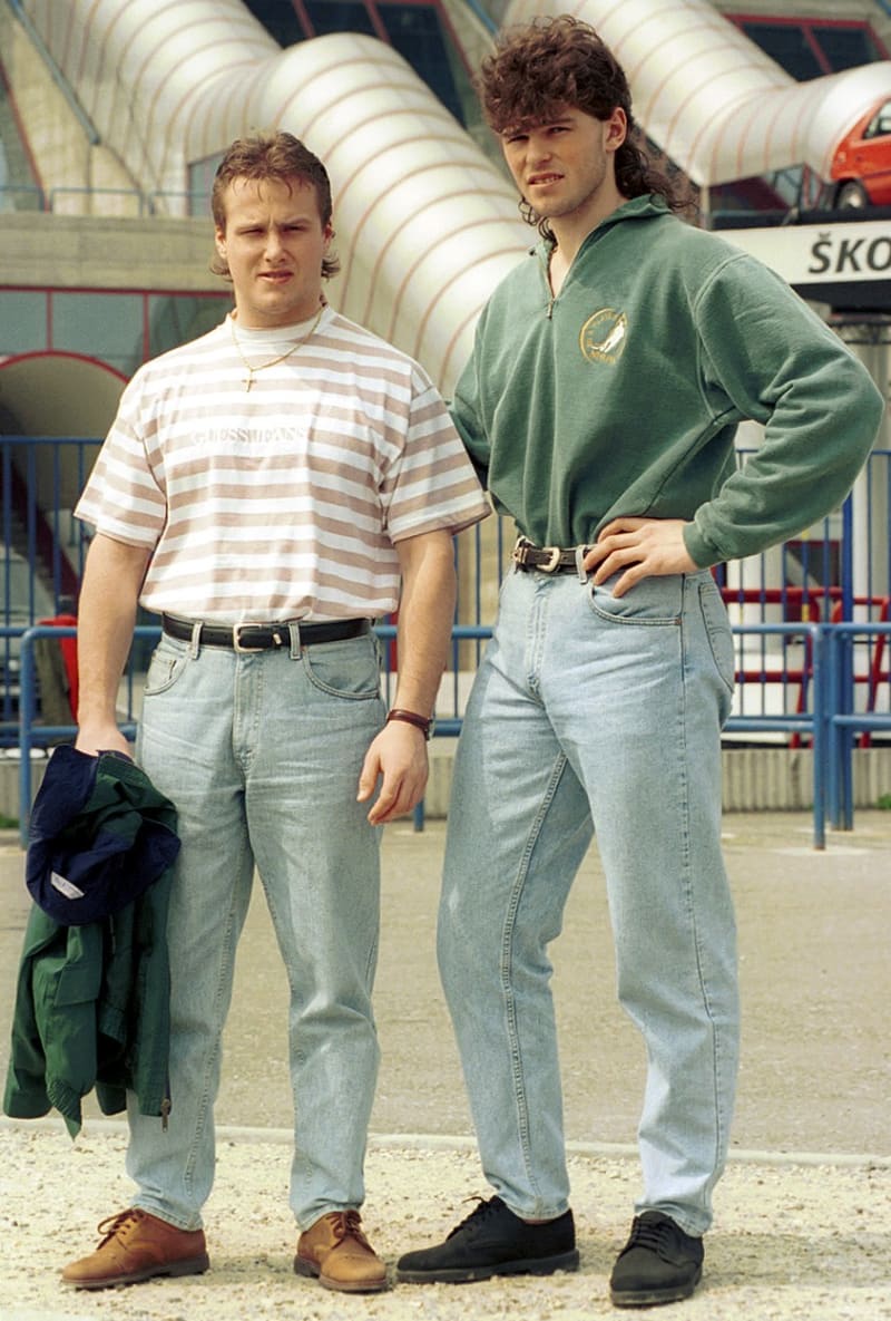 Jaromír Jágr na počátku 90. let s jinou pozdější hokejovou legendou  Martinem Strakou (vlevo).