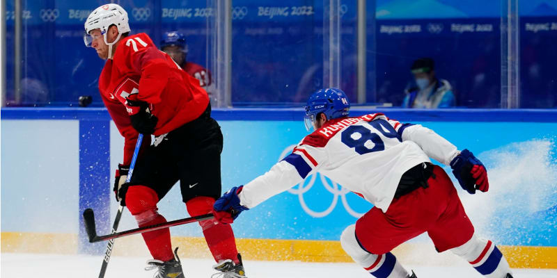 Čeští hokejisté táhli v utkání se Švýcary většinu času za kratší konec.