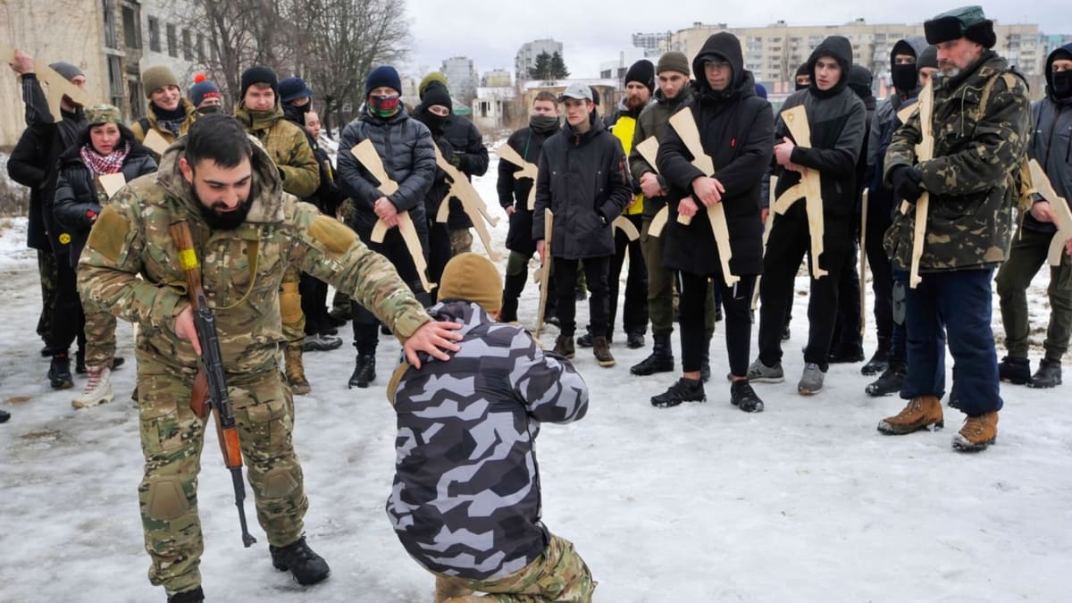 Ukrajince trénují jednotky z batalionu Azov.