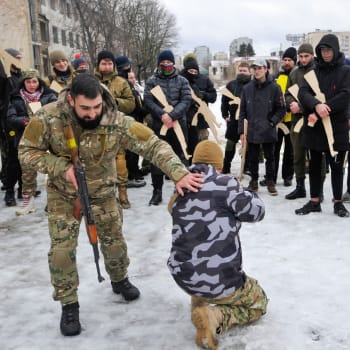 Ukrajince trénují jednotky z batalionu Azov.