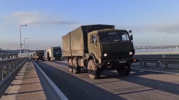 ON-LINE: Na východě Ukrajiny se srazil kamion s ruskými vojáky a mikrobus. Zemřelo 16 lidí