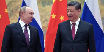 Rusko žádá Čínu o pomoc. Docházejí mu zbraně a cítí hospodářské sankce, zní z USA