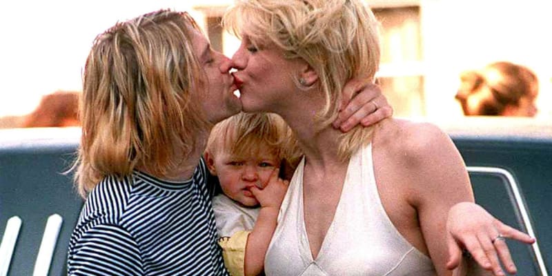 Cobain společně s manželkou Courtney Love a dcerou Frances Bean.