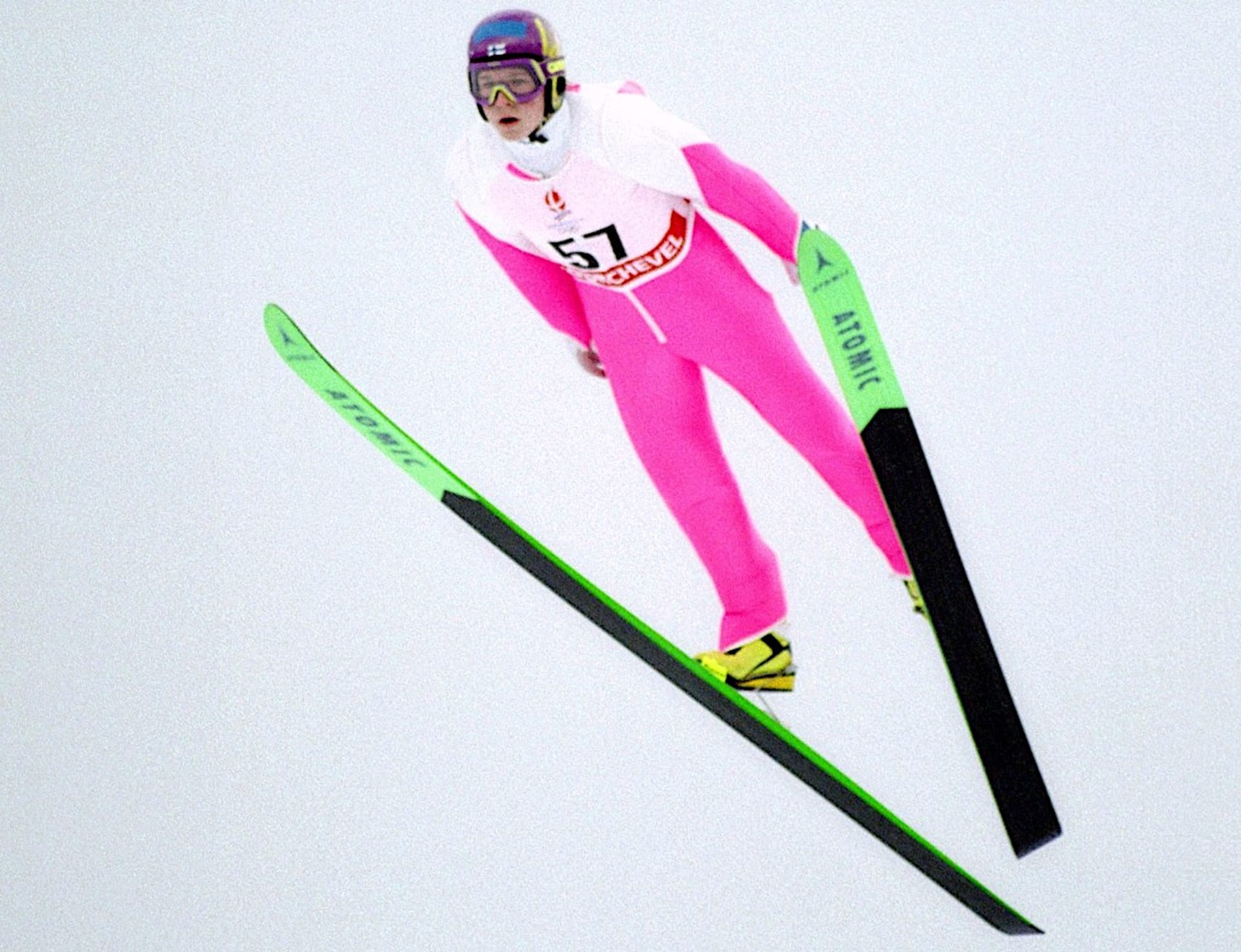 Finský skokan na lyžích Toni Nieminen získal ve svých 16 letech na olympijských hrách 1992 v Albertville dvě zlaté medaile a jednu bronzovou. 