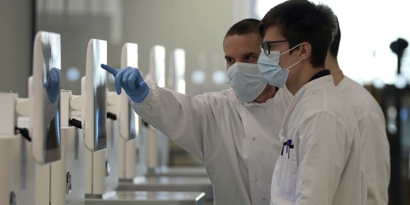 Vědci v laboratoři