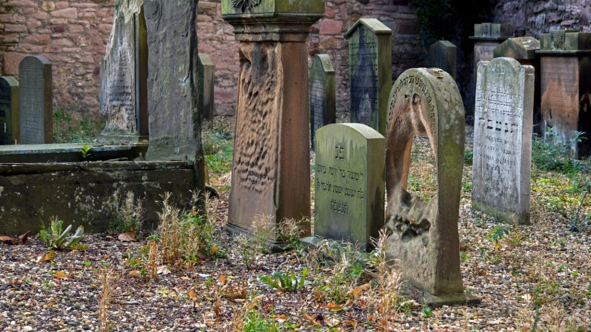 Ženu v USA usmrtil náhrobek na židovském hřbitově. (Ilustrační fotografie)