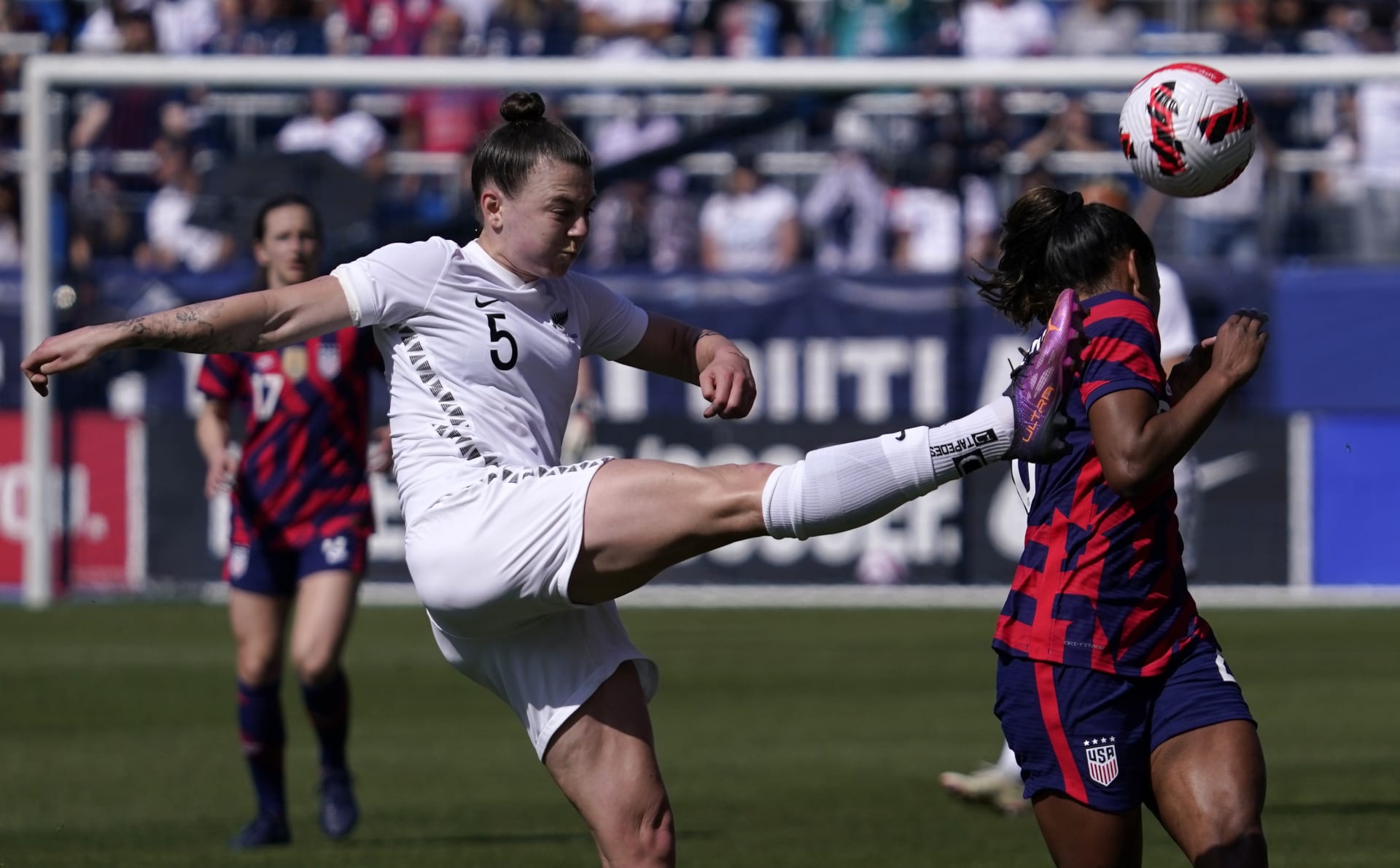 Zápas blbec zažila Novozélandská fotbalistka Meikayla Mooreová.