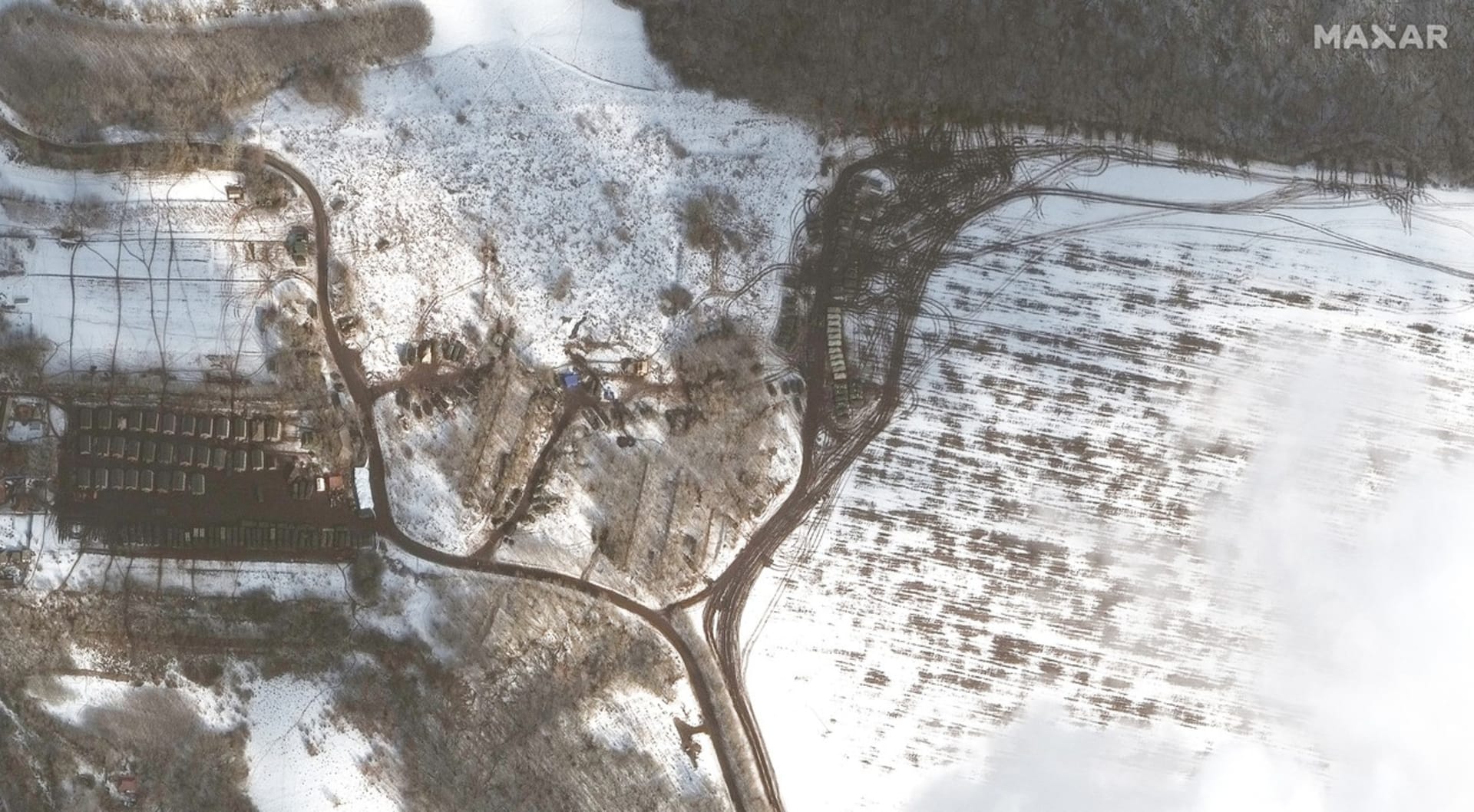 Satelitní snímek ukazuje rozmístění bojové skupiny u ruského Belgorodu. 