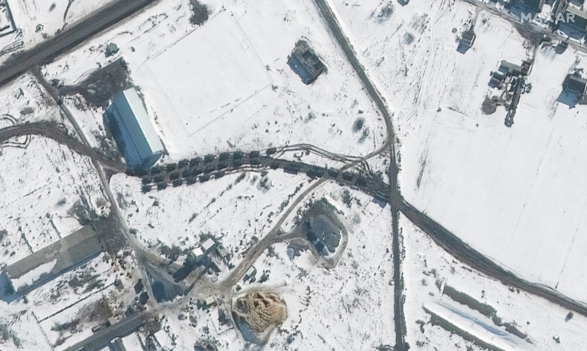 Satelitní snímek ukazuje bojový motostřelecký prapor v konvoji severovýchodně od posádky Soloti.
