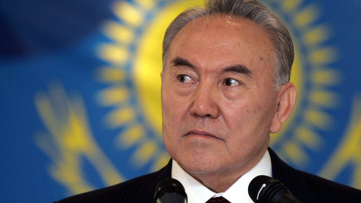 Bývalý prezident Kazachstánu Nursultan Nazarbajev měl být jedním z klientů švýcarské banky Credit Suisse, který v ní ukrýval peníze. Američané ho obviňují z korupce a hodlají ho soudit.