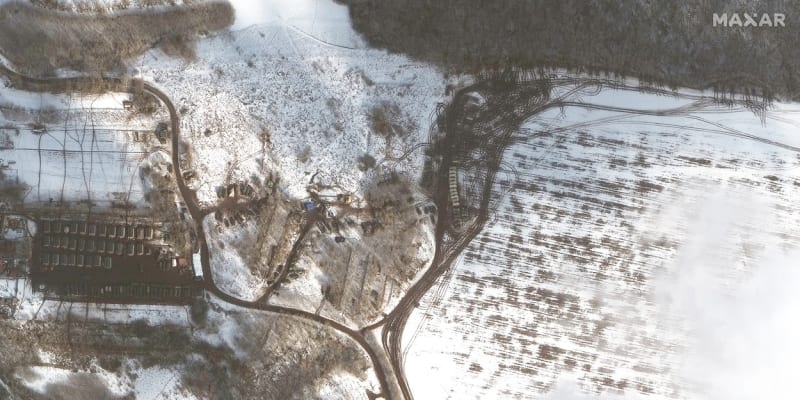 Satelitní snímek ukazuje rozmístění bojové skupiny u ruského Belgorodu. 