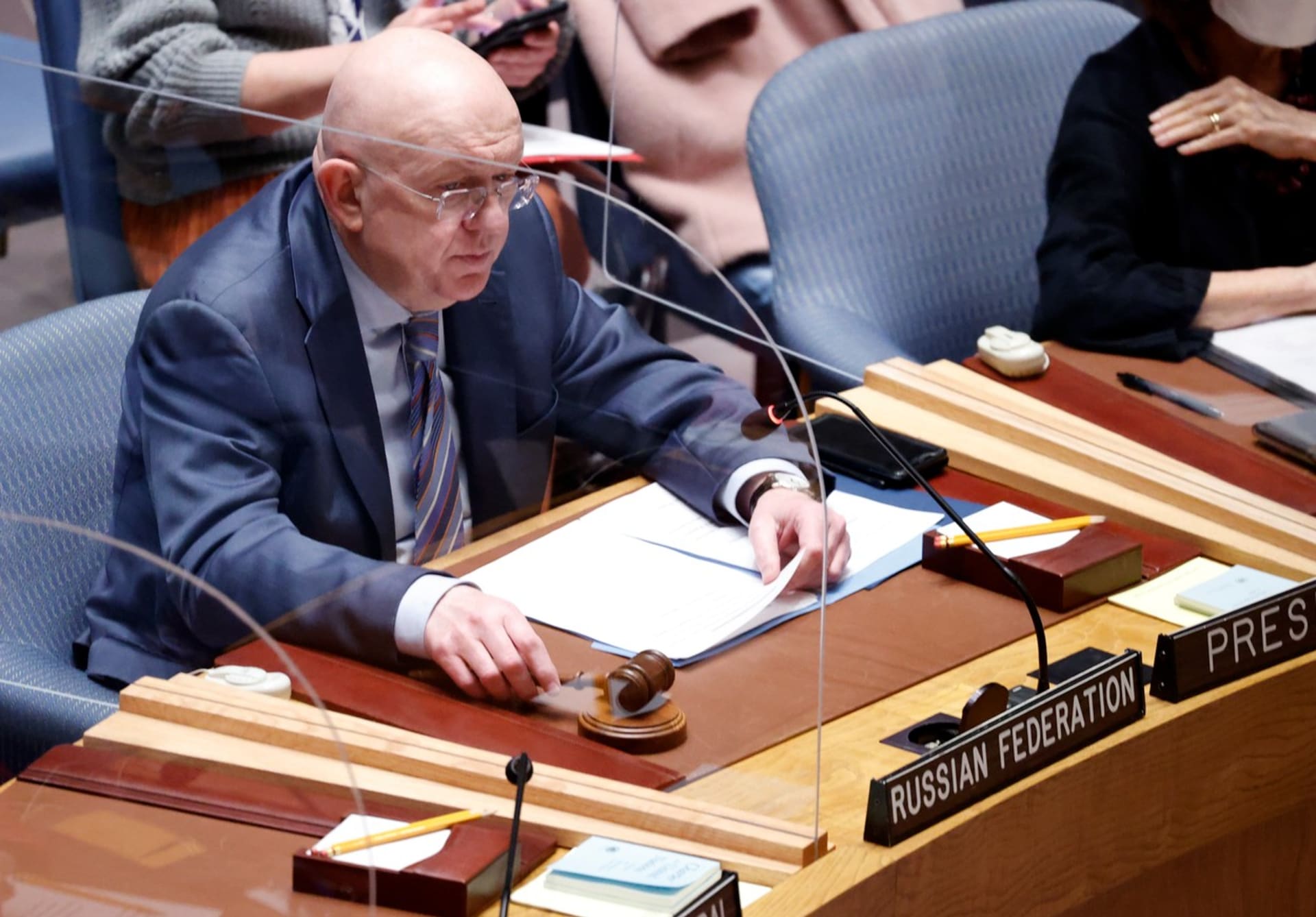 Ruský velvyslanec při OSN Vasilij Něbenzja řekl, že Ukrajina připravuje v Donbasu nové vojenské dobrodružství.