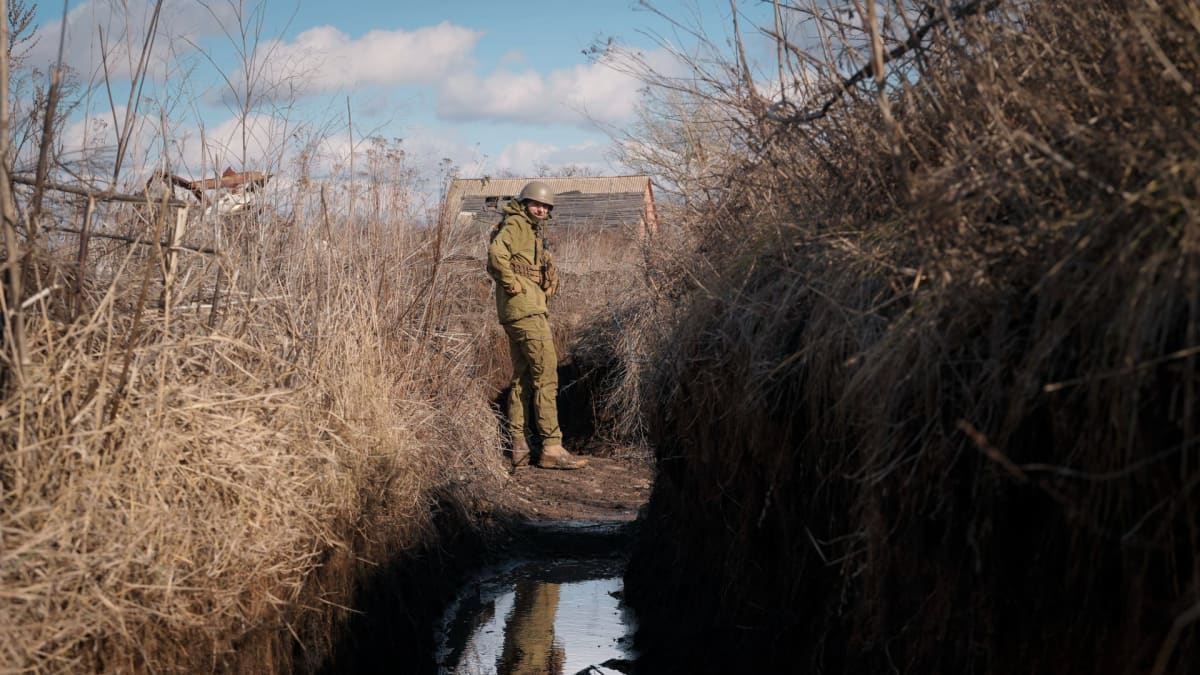 Ukrajinský voják na linii dotyku