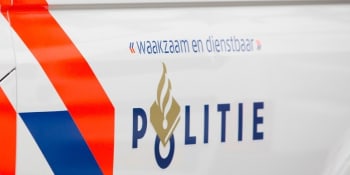 Drama v Amsterdamu: Ozbrojenec držel rukojmí v Applestore, k hlavě jim dával pistoli