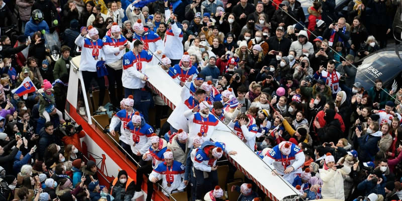 Jízda bronzových hokejistů Bratislavou