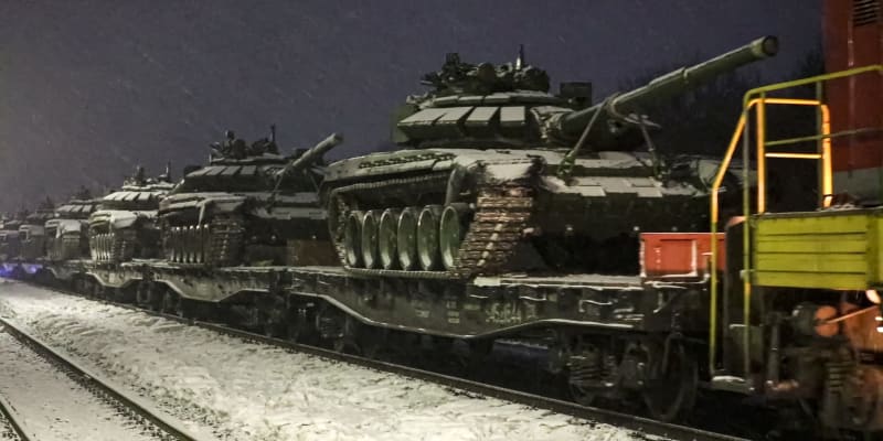 Ruské tanky přejely ukrajinskou hranici.