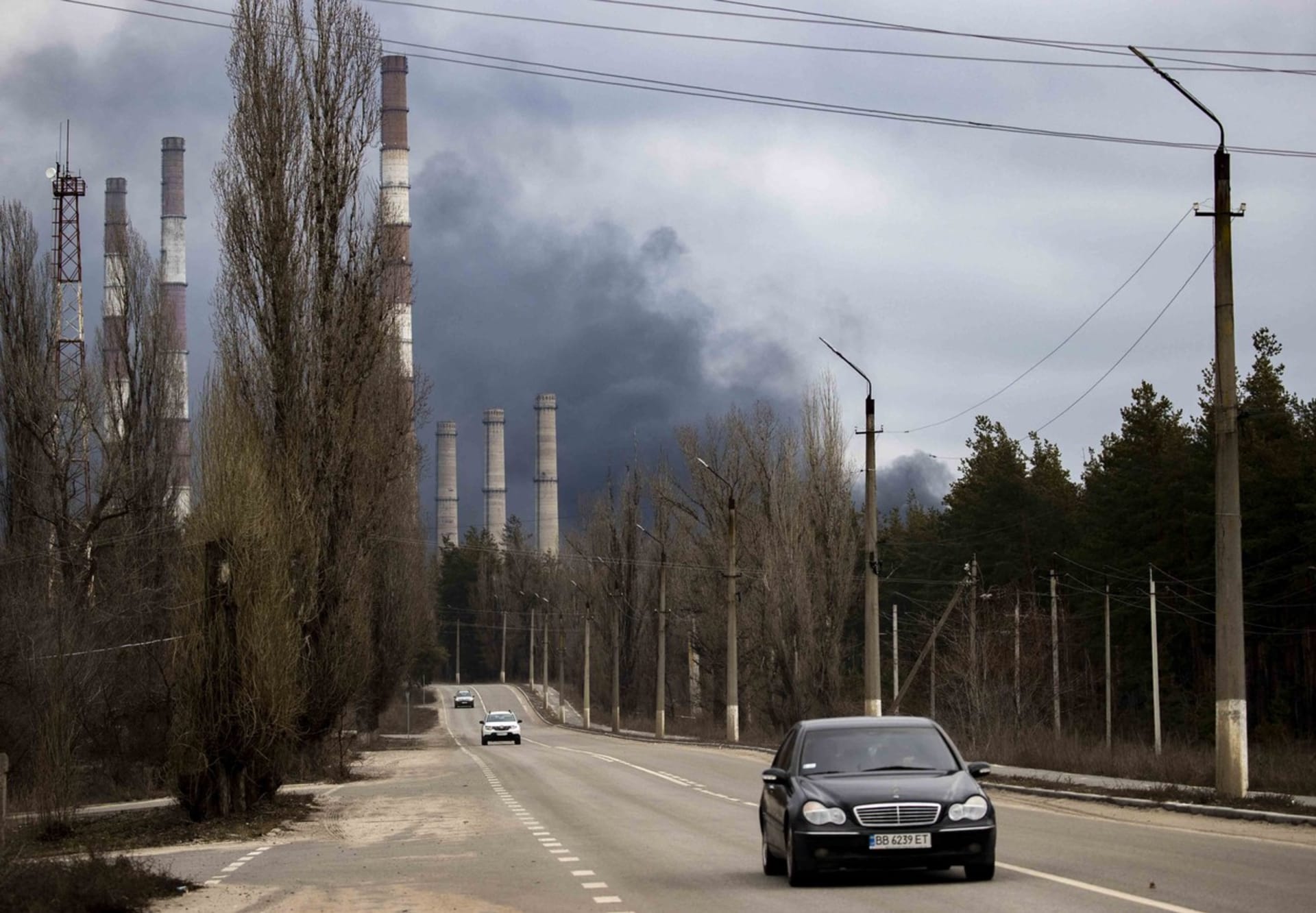Záběry hořící tepelné elektrárny v obci Ščastia v Luhanské oblasti