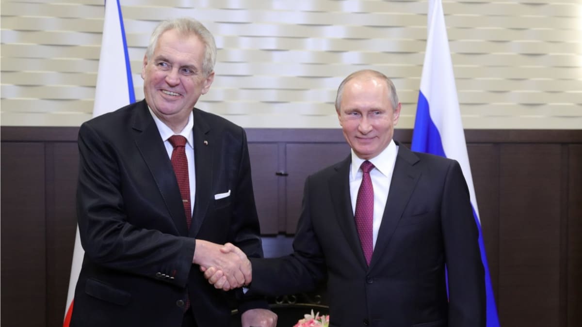 Český prezident Miloš Zeman patřil k velkým zastáncům svého ruského protějšku Vladimira Putina. 