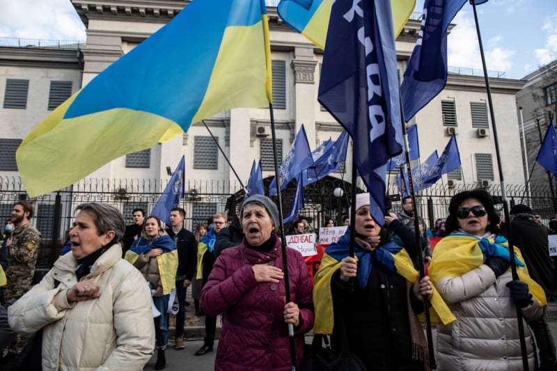 Protesty Ukrajinců před ruskou ambasa 