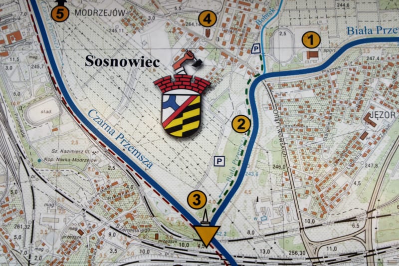 Trojmezí tří císařů u města Sosnowiec v Polsku, 90 km od Ostravy. Na aktuální mapě. Trojmezí je označeno trojúhelníkem.