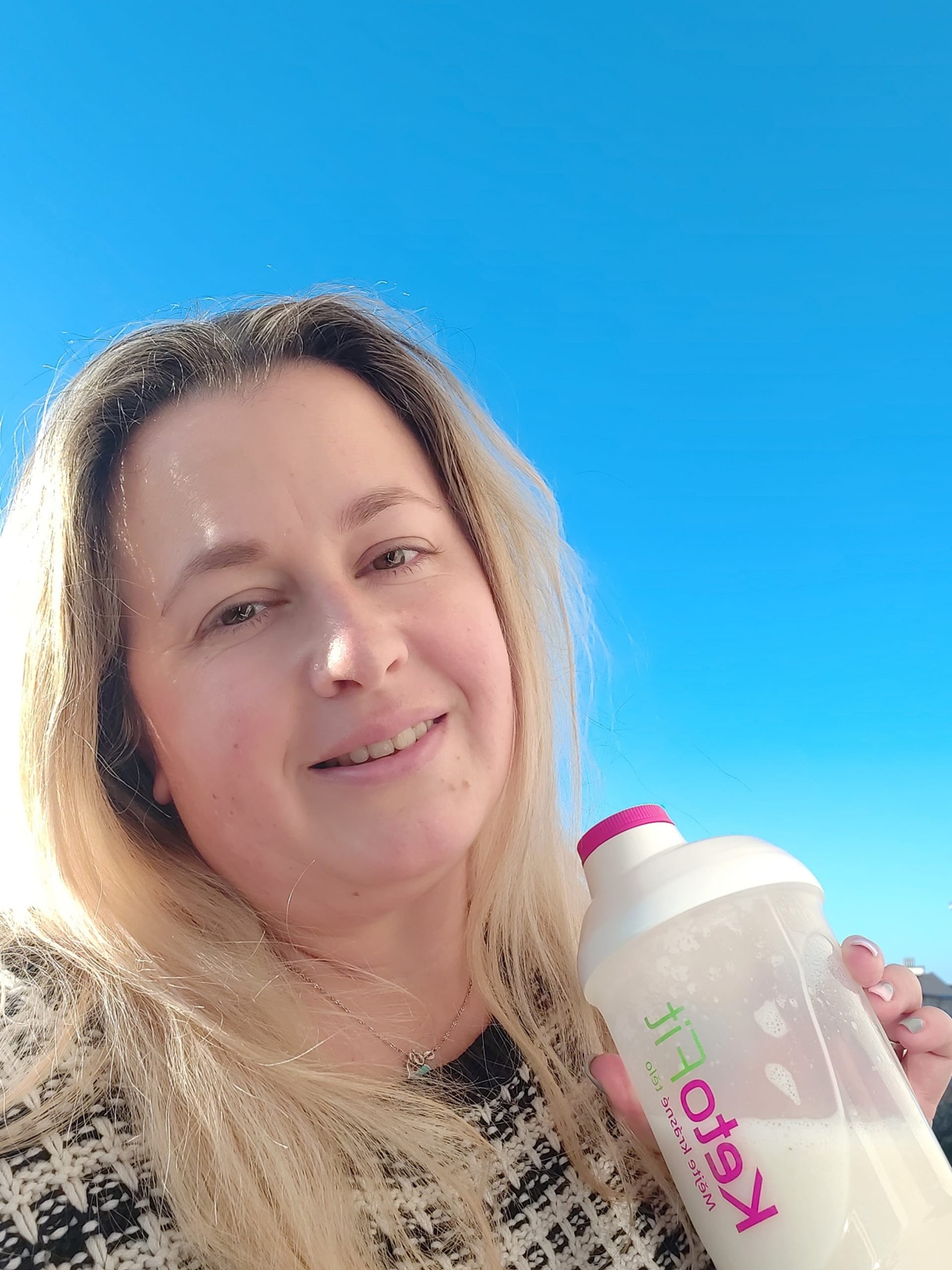 Gabriela miluje proteinový koktejl KetoFit