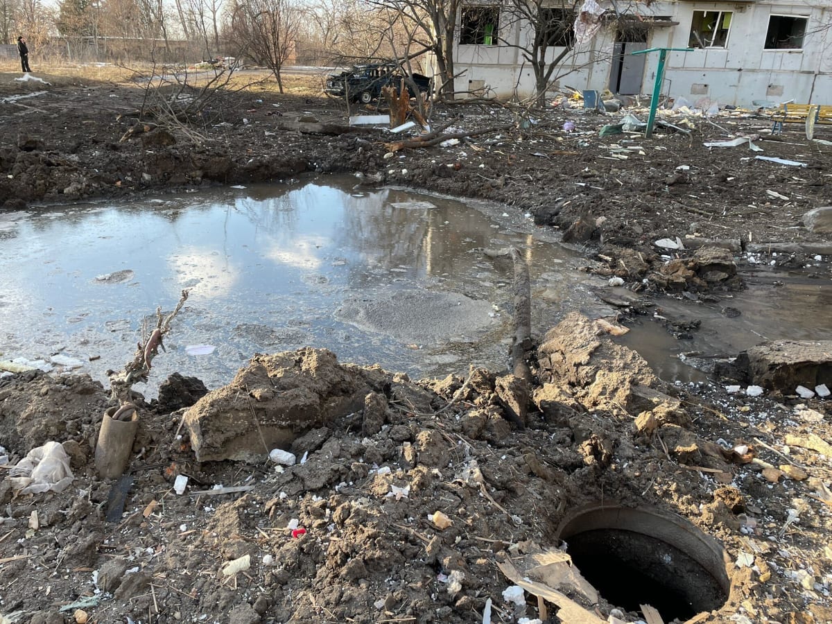 Ruské střely dopadají na ukrajinská města a minimálně jedna z nich zasáhla i bytový komplex v oblasti ukrajinského města Charko