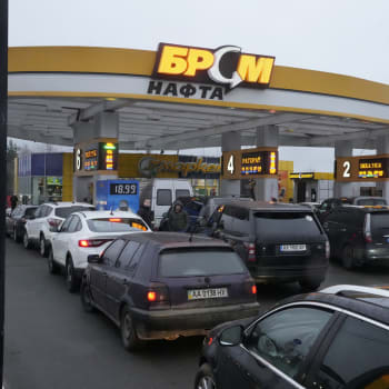Fronta na benzinku v Kyjevě