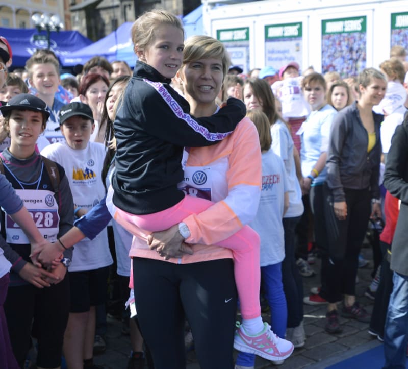 Lucie s mámou Kateřinou Neumannovou na Pražském mezinárodním maratonu v roce 2013