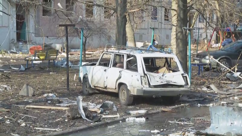Následky útoku na vesnici nedaleko Charkova.