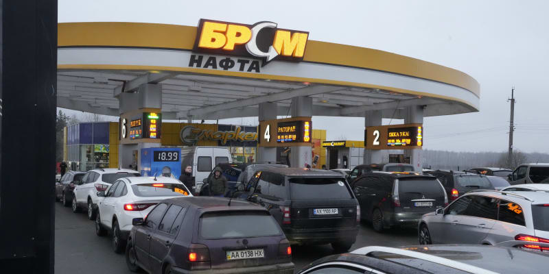 Fronta na benzinku v Kyjevě