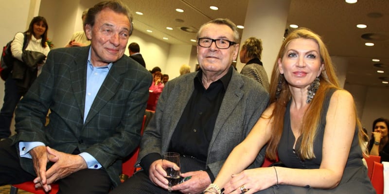 Miloš a Martina Formanovi s Karlem Gottem, se kterým kdysi režisérova manželka také randila.