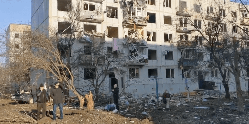 Ruský nálet zničil bytovky u Charkova