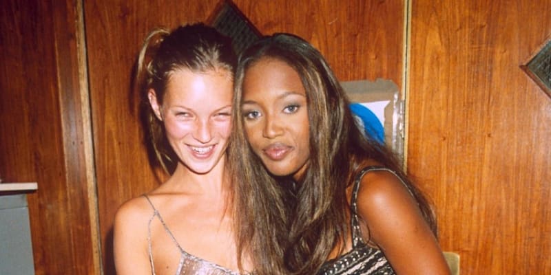 Naomi Campbell s modelkou Kate Moss (vlevo)