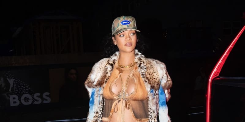 Rihanna těhotenské oblečení nenakupuje