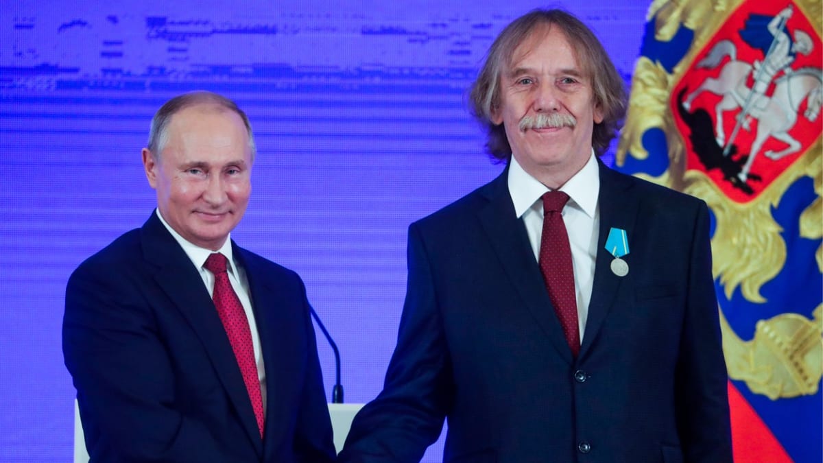 Nohavica si medaili od Putina ponechá.