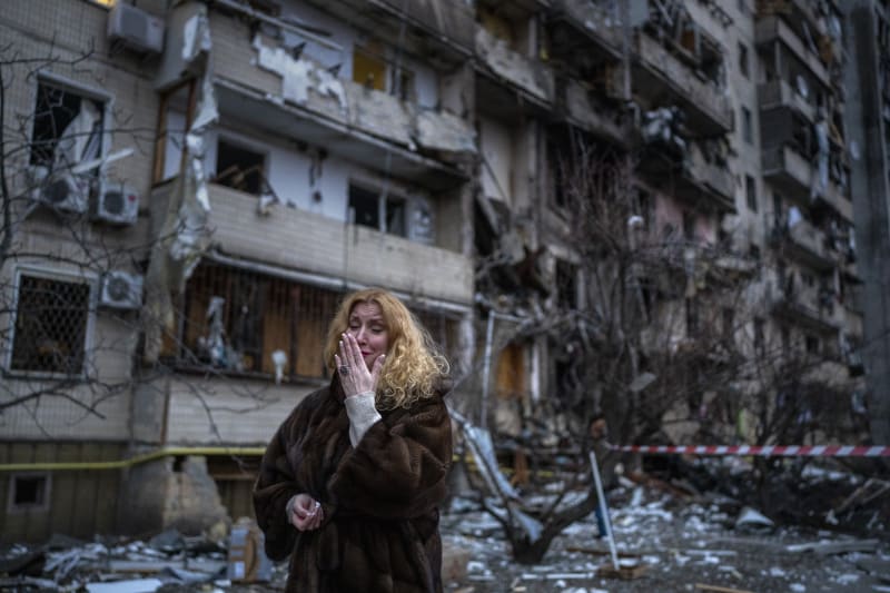 Bombardování ukrajinské metropole Kyjeva začalo.