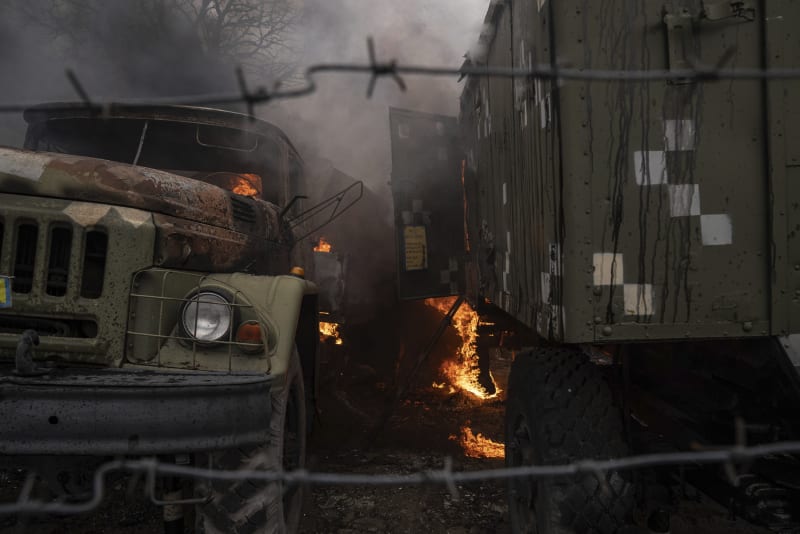 Ruští vojáci jedou na obrněných vozidlech