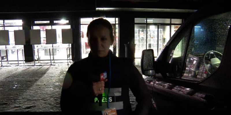 Reportérka CNN Prima NEWS Darja Stomatová s kameramanem Jánem Schürgerem přiblížila děsivou situaci v Charkově.