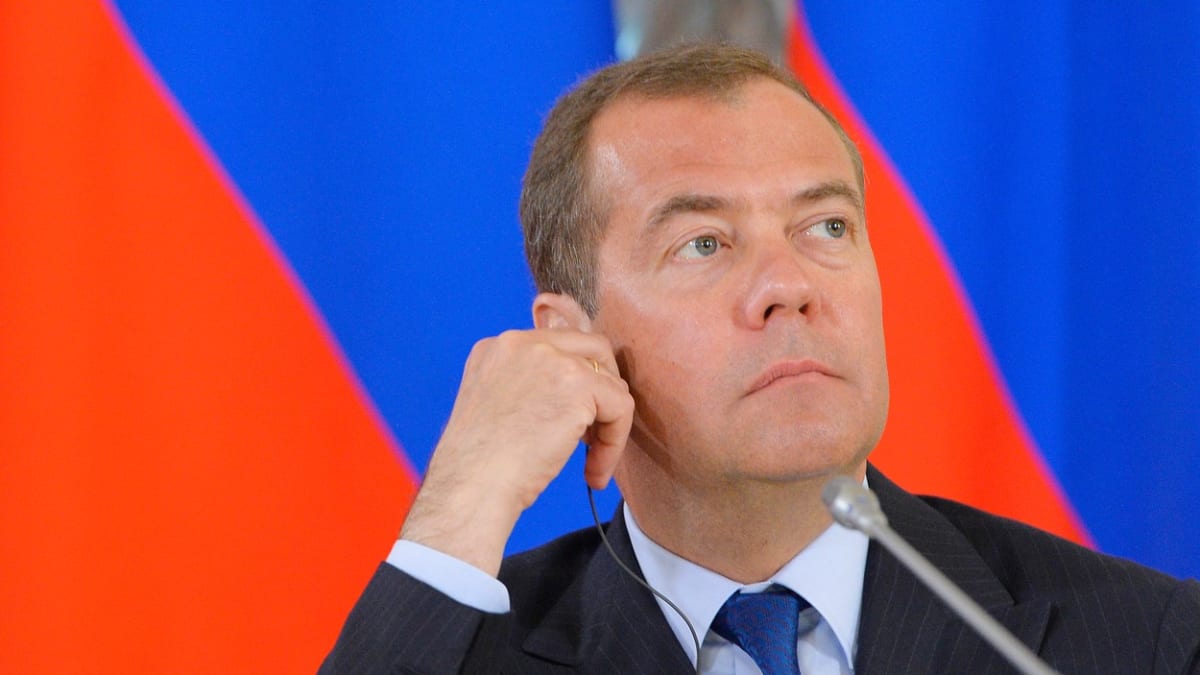 „Velkou část jeho současného chování zapříčinil osobní hněv a rozhořčení vůči ruským liberálům, kteří ho nakonec nepřijali,“ uvedl jeden ze zdrojů, který Medveděva zná.
